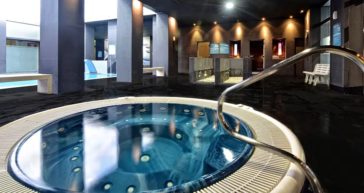 Hot tub in the spa area
