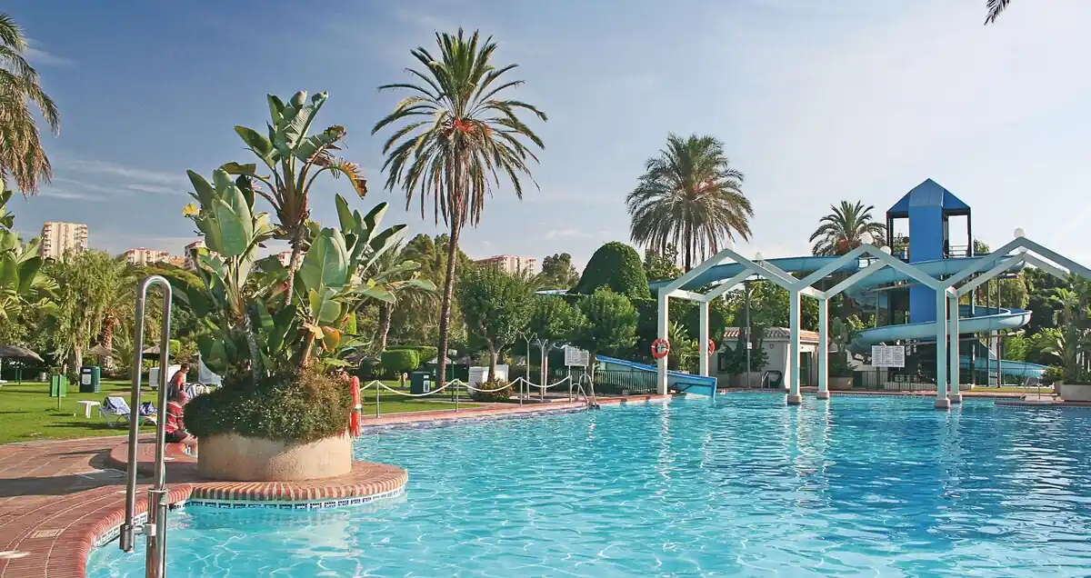 Large outdoor pool and gardens